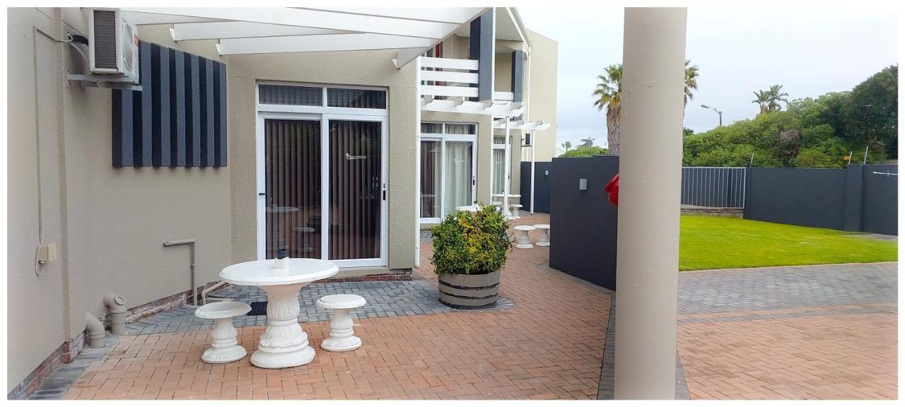 Beachwood Inn Melkbosstrand Кейптаун Екстериор снимка
